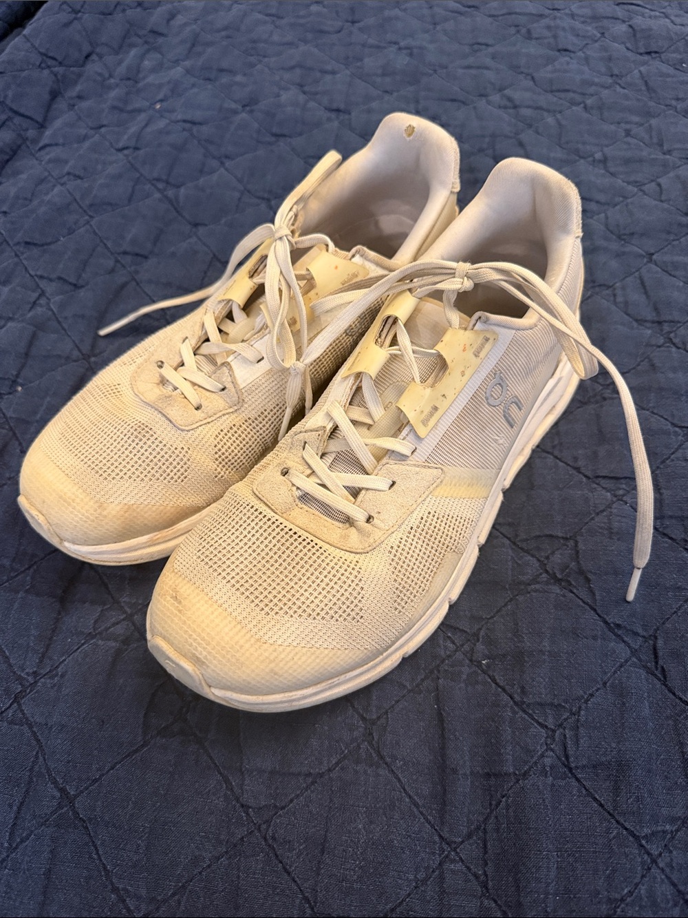 On Running 8.5 Women's Sneakers